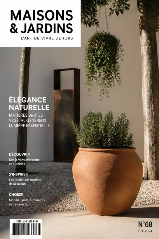 Objets décoration jardin en terre cuite et métal composés avec des végétaux
